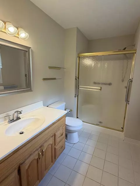 Bath - 229 Cherry Ave, Corbin, KY 40701 photo 1 of 2