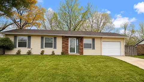 107 Hillside Dr, Georgetown, KY 40324