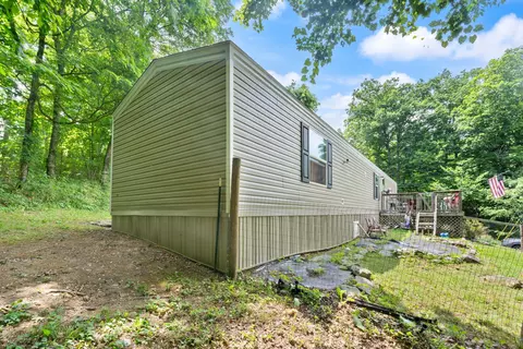 Exterior - 215 Lakeview Ave, Burnside, KY 42519 photo 10 of 16