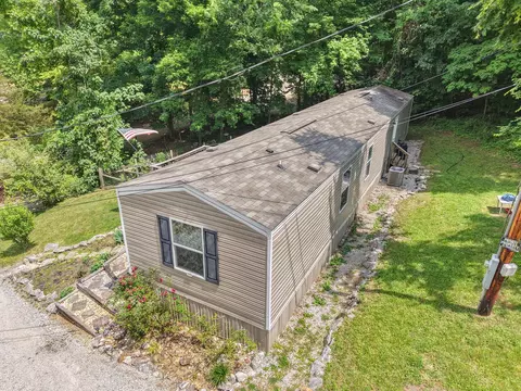 View/Area - 215 Lakeview Ave, Burnside, KY 42519 photo 2 of 8