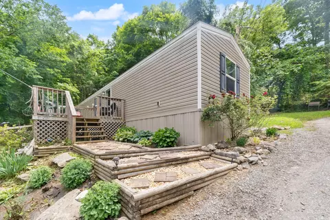 Exterior - 215 Lakeview Ave, Burnside, KY 42519 photo 4 of 16