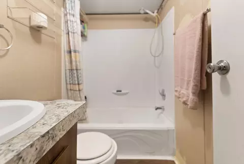 Bath - 215 Lakeview Ave, Burnside, KY 42519 photo 2 of 2