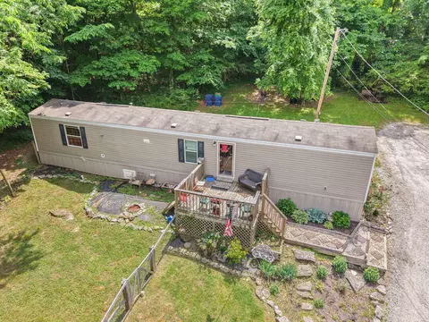 View/Area - 215 Lakeview Ave, Burnside, KY 42519 photo 1 of 8