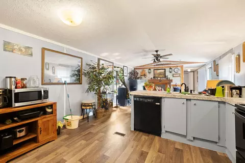 Kitchen - 215 Lakeview Ave, Burnside, KY 42519 photo 2 of 2