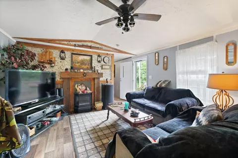 Living - 215 Lakeview Ave, Burnside, KY 42519 photo 1 of 2