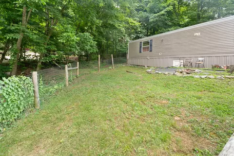 Exterior - 215 Lakeview Ave, Burnside, KY 42519 photo 2 of 16