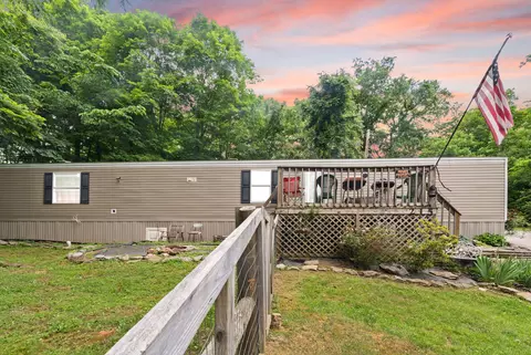 215 Lakeview Ave, Burnside, KY 42519
