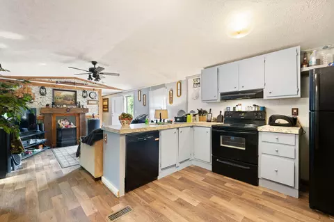 Kitchen - 215 Lakeview Ave, Burnside, KY 42519 photo 1 of 2