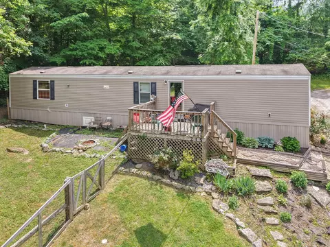 Exterior - 215 Lakeview Ave, Burnside, KY 42519 photo 13 of 16