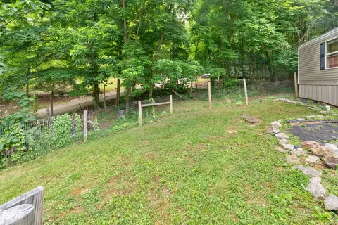 Exterior - 215 Lakeview Ave, Burnside, KY 42519 photo 3 of 16