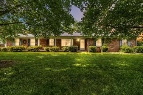 201 Colonial Ave, Somerset, KY 42501