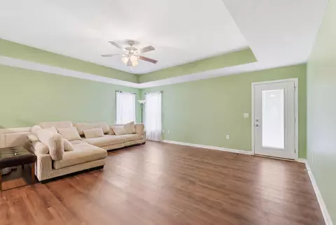 Living - 609 Northfork Dr, Berea, KY 40403 photo 1 of 3