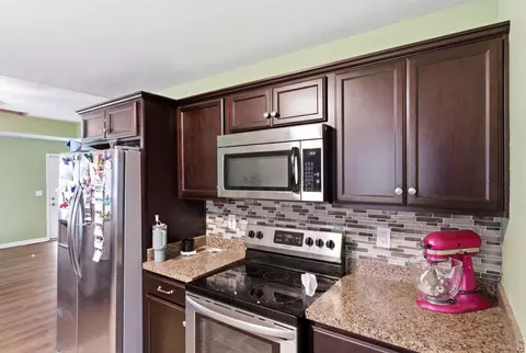 Kitchen - 609 Northfork Dr, Berea, KY 40403 photo 3 of 3