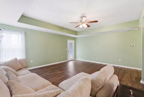 Living - 609 Northfork Dr, Berea, KY 40403 photo 3 of 3