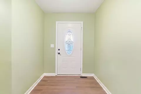 Entry Way - 609 Northfork Dr, Berea, KY 40403 photo 3 of 5