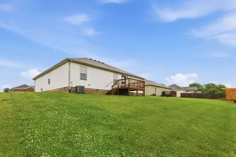 Exterior - 609 Northfork Dr, Berea, KY 40403 photo 5 of 7