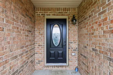 Entry Way - 609 Northfork Dr, Berea, KY 40403 photo 1 of 5