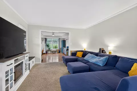 Living - 216 Redding Rd, Georgetown, KY 40324 photo 2 of 4