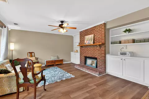 Living - 216 Redding Rd, Georgetown, KY 40324 photo 3 of 4