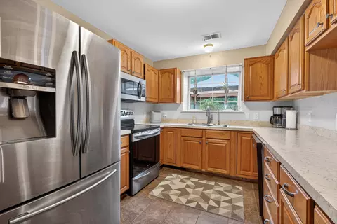 Kitchen - 216 Redding Rd, Georgetown, KY 40324 photo 1 of 2