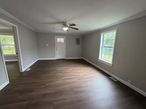Living - 1003 Whitley Ave, Corbin, KY 40701 photo 3 of 3