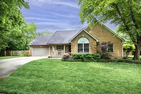 453 Gleneagles Way, Versailles, KY 40383