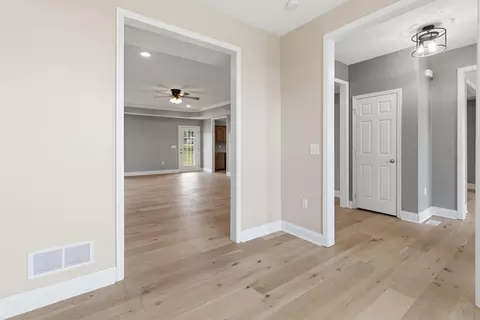 Entry Way - 61 Knoll Ct, Nancy, KY 42544 photo 2 of 4