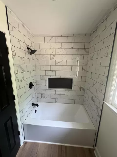 Bath - 626 E Barker Ln, Berea, KY 40403 photo 6 of 6