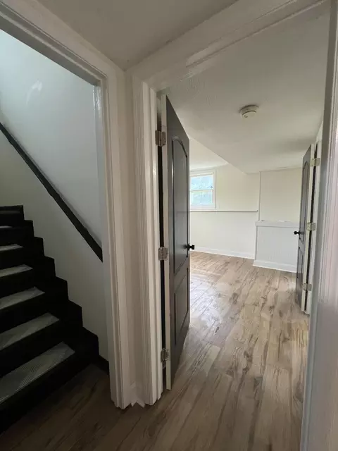 Entry Way - 626 E Barker Ln, Berea, KY 40403 photo 1 of 6