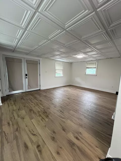 Living - 626 E Barker Ln, Berea, KY 40403 photo 5 of 6