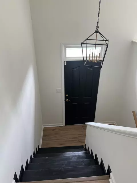 Entry Way - 626 E Barker Ln, Berea, KY 40403 photo 2 of 6