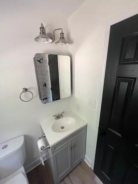 Bath - 626 E Barker Ln, Berea, KY 40403 photo 5 of 6