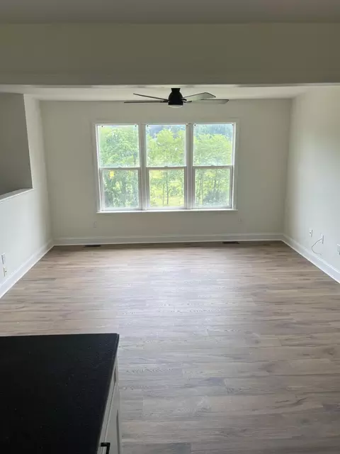 Living - 626 E Barker Ln, Berea, KY 40403 photo 6 of 6