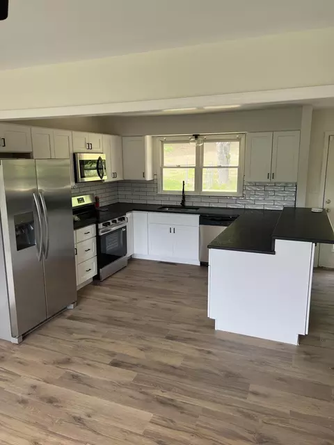 Kitchen - 626 E Barker Ln, Berea, KY 40403 photo 1 of 10