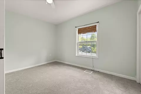 Bedroom - 965 Gordon Hill Pike, Corbin, KY 40701 photo 7 of 8