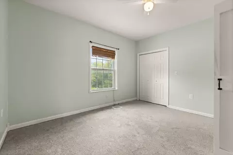 Bedroom - 965 Gordon Hill Pike, Corbin, KY 40701 photo 4 of 8