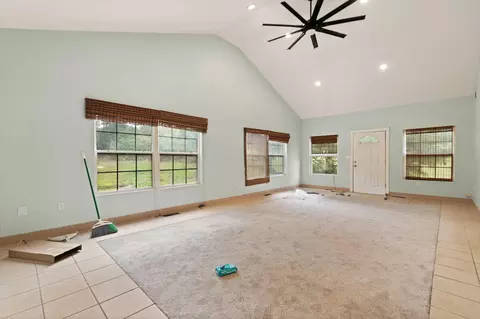 Living - 965 Gordon Hill Pike, Corbin, KY 40701 photo 5 of 11