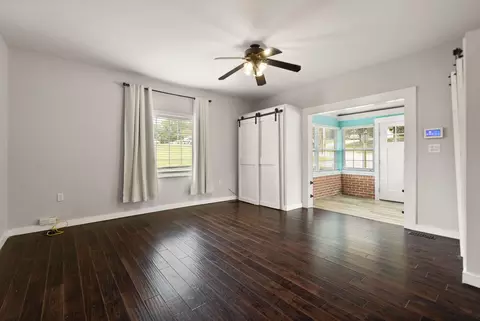 Living - 965 Gordon Hill Pike, Corbin, KY 40701 photo 2 of 11