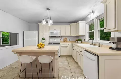 Kitchen - 79 Central Ave, Berea, KY 40403 photo 3 of 4