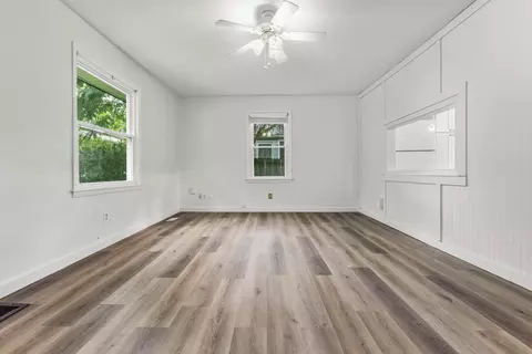 Living - 79 Central Ave, Berea, KY 40403 photo 1 of 5