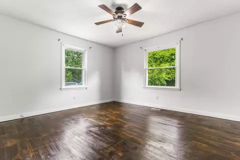Bedroom - 79 Central Ave, Berea, KY 40403 photo 1 of 6