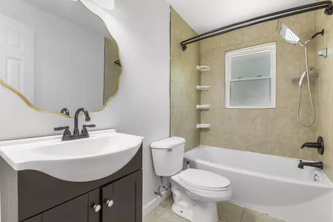 Bath - 79 Central Ave, Berea, KY 40403 photo 1 of 2
