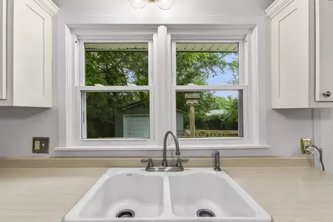 Kitchen - 79 Central Ave, Berea, KY 40403 photo 4 of 4