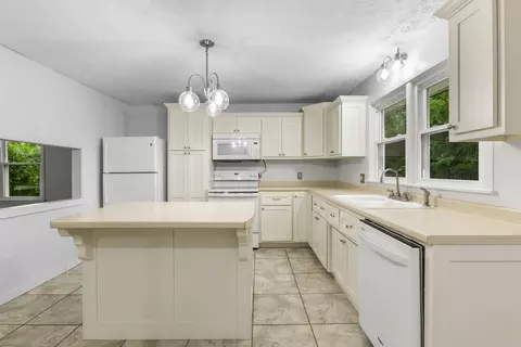 Kitchen - 79 Central Ave, Berea, KY 40403 photo 2 of 4