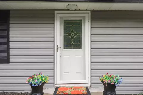 Entry Way - 79 Central Ave, Berea, KY 40403 photo 1 of 2