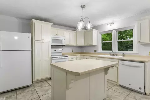 Kitchen - 79 Central Ave, Berea, KY 40403 photo 1 of 4