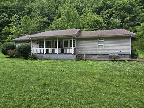 1698 Dry Creek Rd, Topmost, KY 41862