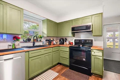 Kitchen - 306 Barton Mill Rd, Corbin, KY 40701 photo 3 of 3