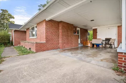 Exterior - 306 Barton Mill Rd, Corbin, KY 40701 photo 3 of 10