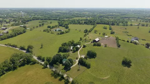 6300 Mccowans Ferry Rd, Versailles, KY 40383